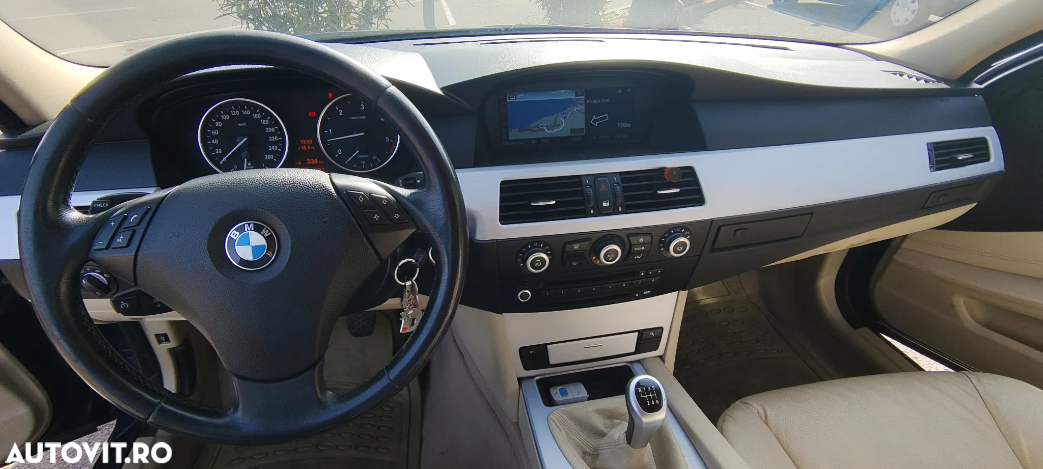 BMW Seria 5 525d xDrive - 13