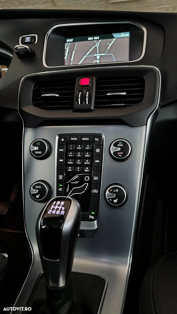 Volvo V40 D2 Inscription - 20