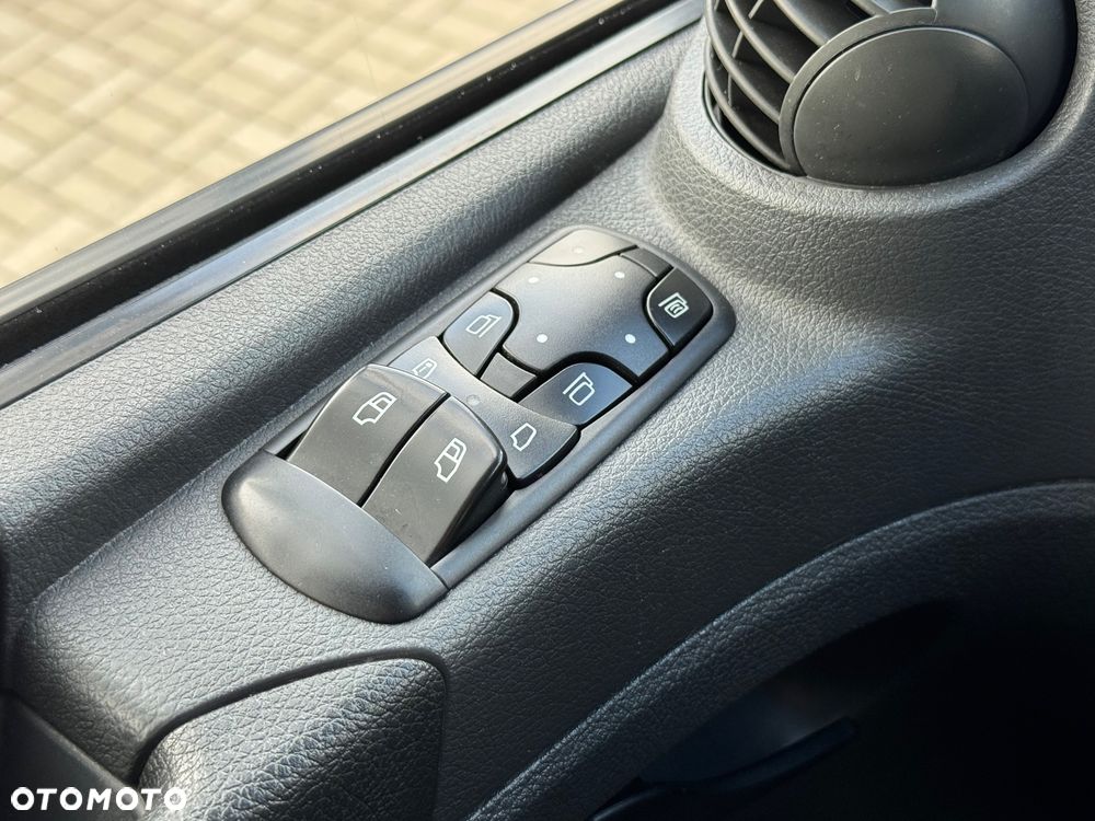 Mercedes-Benz - 27