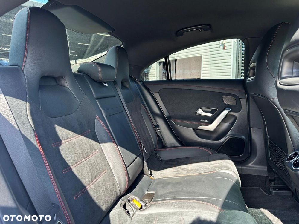 Mercedes-Benz CLA - 12