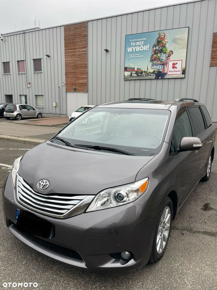 Toyota Sienna 3.5 XLE AWD - 2