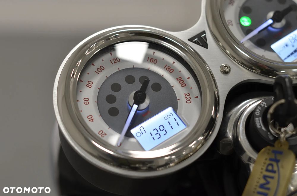 Triumph Thruxton - 22