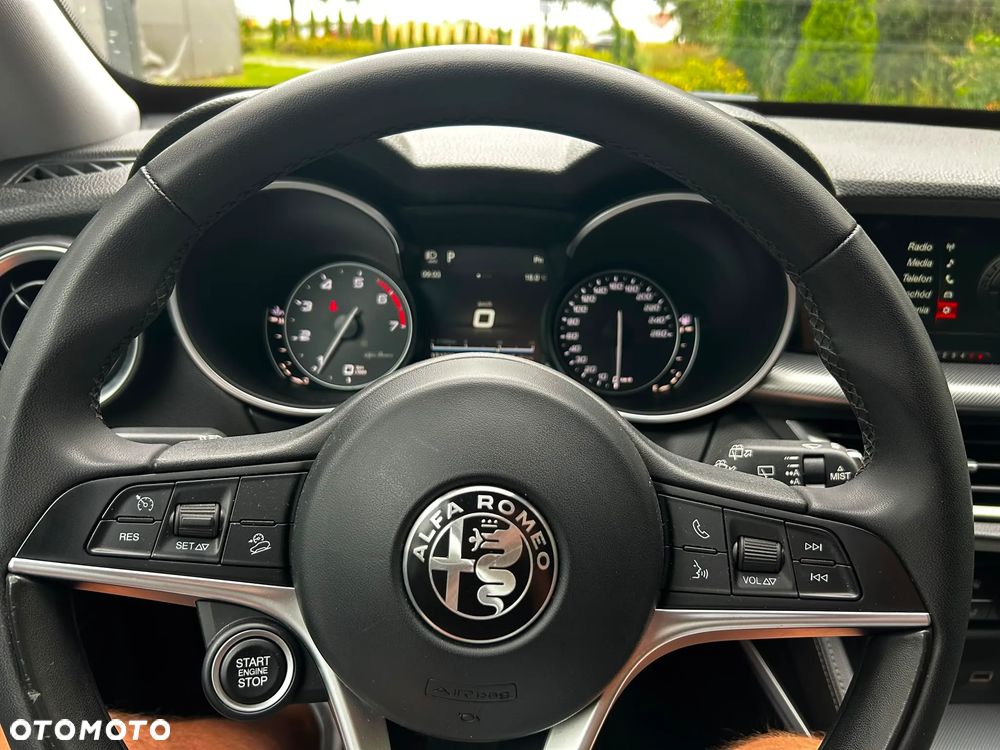 Alfa Romeo Stelvio 2.0 Turbo 16V AT8-Q4 Ti - 23