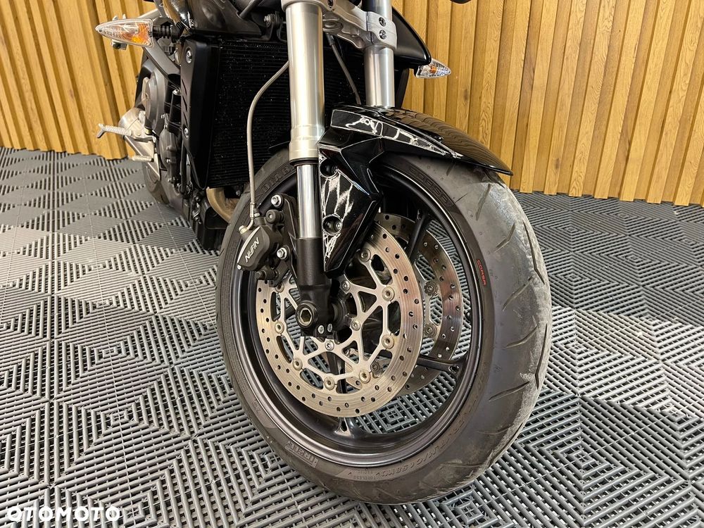 Triumph Street Triple - 9