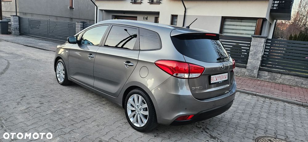 Kia Carens - 8
