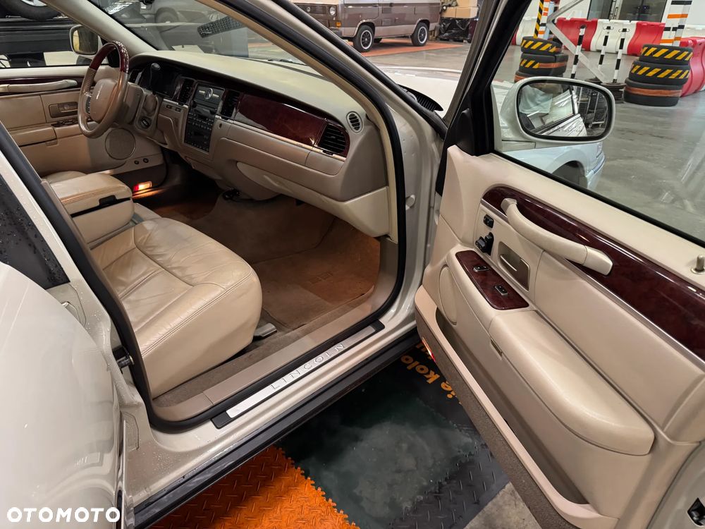 Lincoln Town Car 4.6 Signature - 18