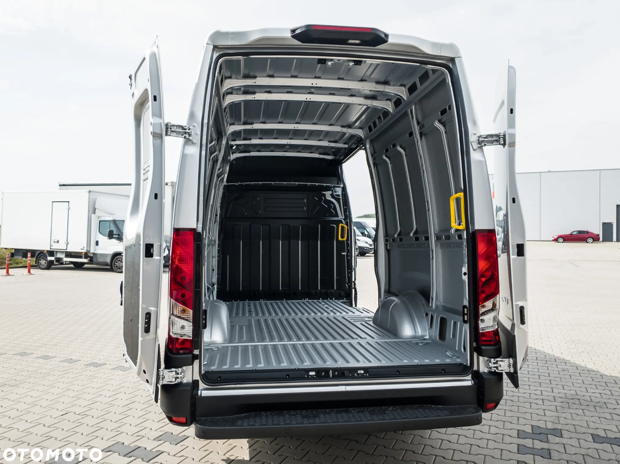 Iveco Daily 35S18HA8V L3H2 12M3 - 9