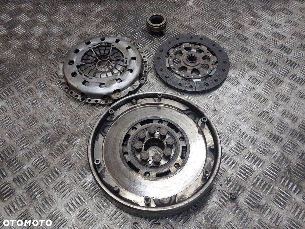 KOŁO DWUMASOWE + TARCZA DOCISK ŁOŻYSKO BMW E46 320D 2.0 D M47 ID: 238028 - 1