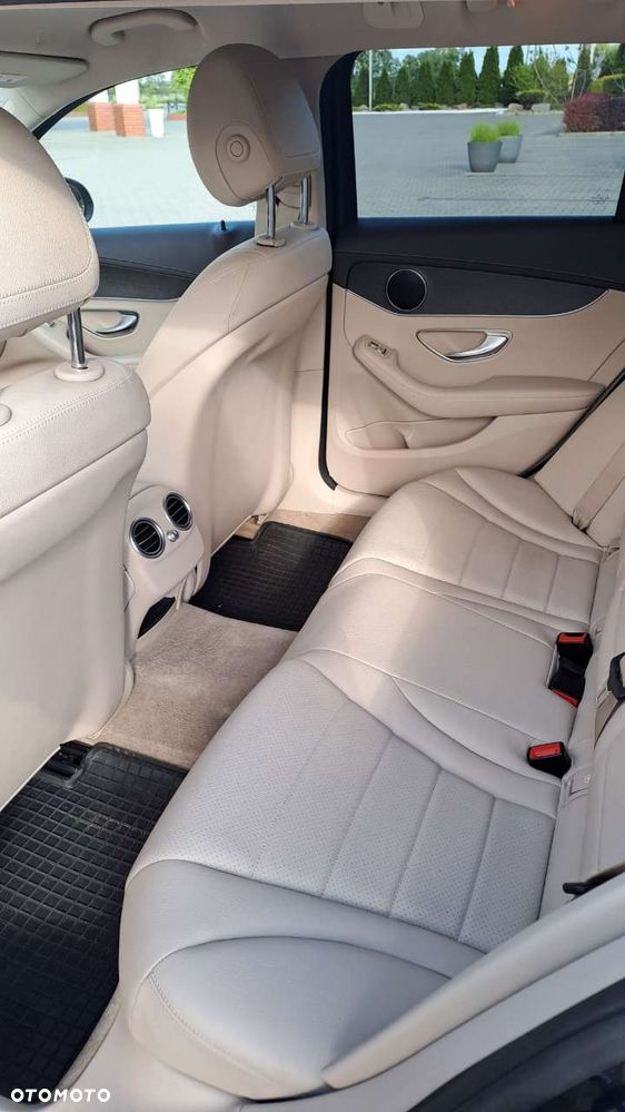 Mercedes-Benz Klasa C 300 d 9G-TRONIC - 10