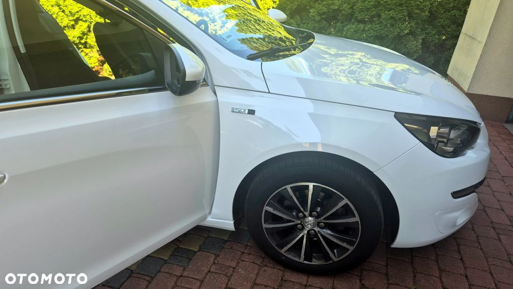 Peugeot 308 1.2 PureTech Allure S&S - 16