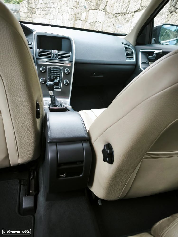 Volvo XC 60 2.0 D4 Momentum - 18