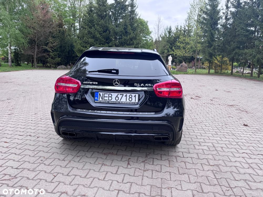Mercedes-Benz GLA - 8