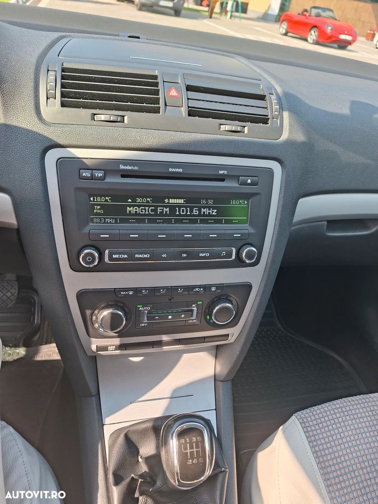 SKODA Octavia 2012 — imagine 19