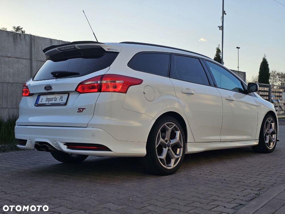 Ford Focus 2.0 EcoBoost ST mit Leder-Sport-Paket - 16