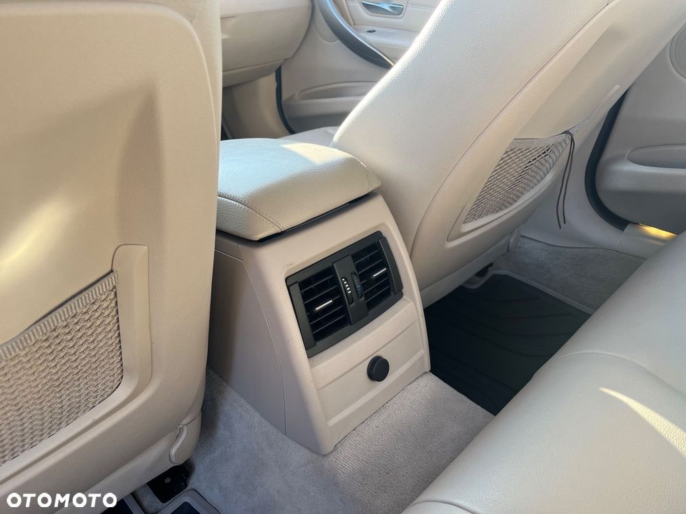 BMW Seria 3 328i - 24