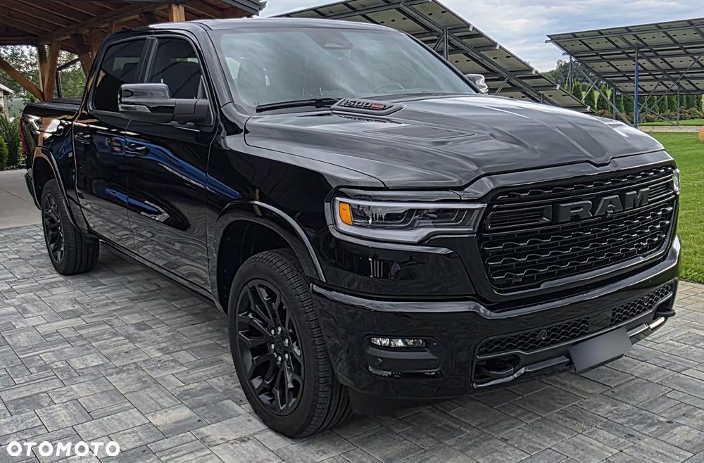 RAM 1500 Limited Night - 2
