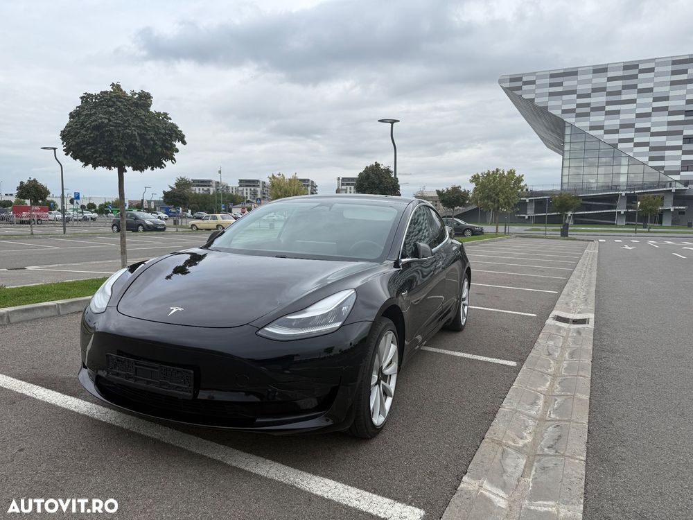 Tesla Model 3 - 5