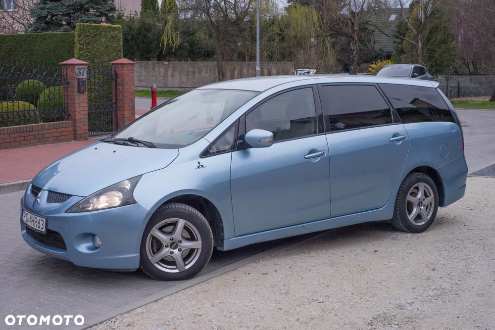 Mitsubishi Grandis 2.4 Inform - 1