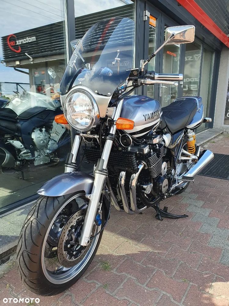 Yamaha XJR - 2