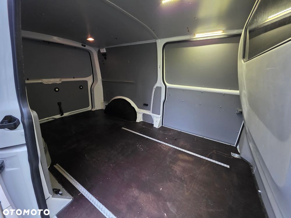 Volkswagen Transporter - 26