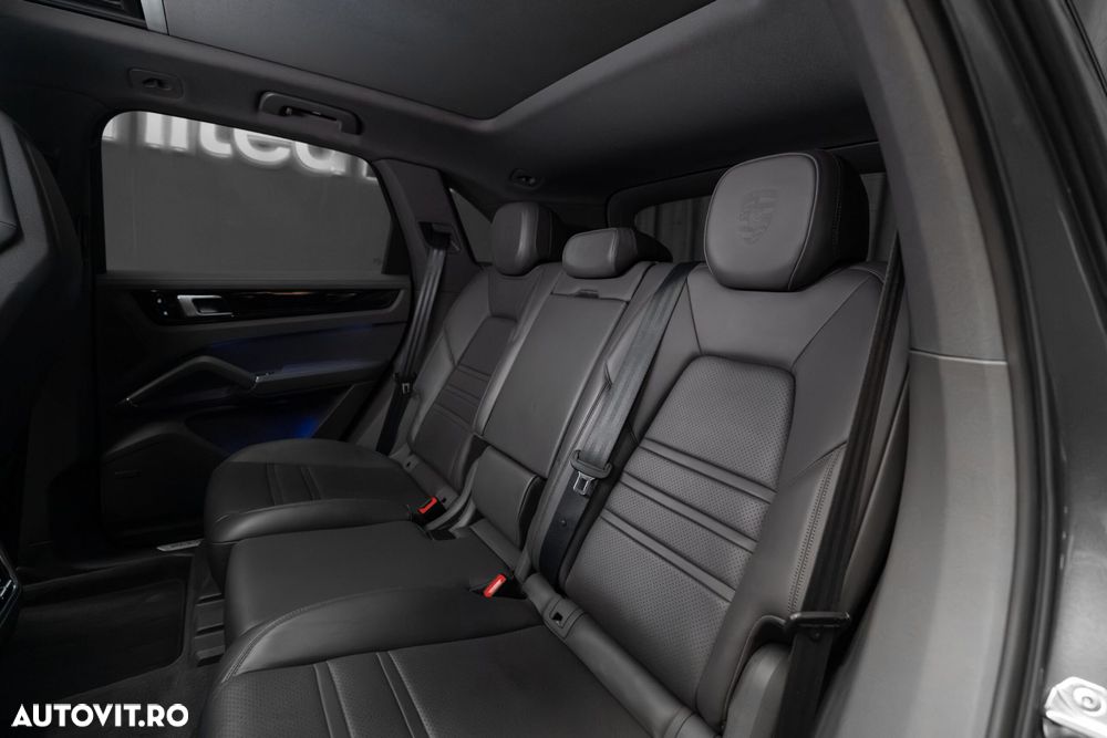 Porsche Cayenne - 32