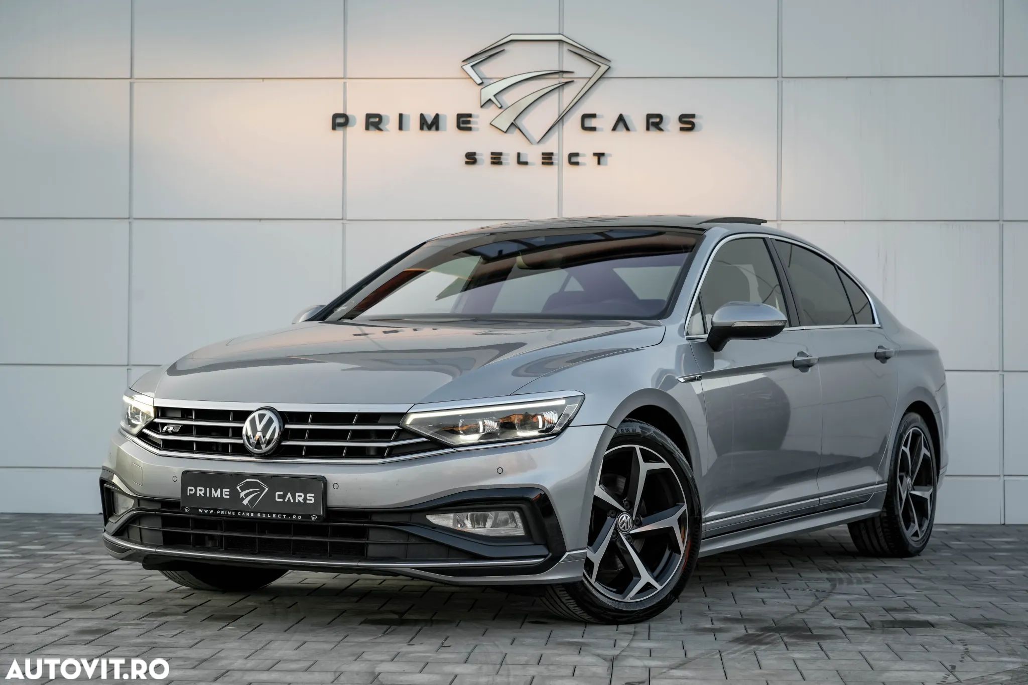 Volkswagen Passat - 1