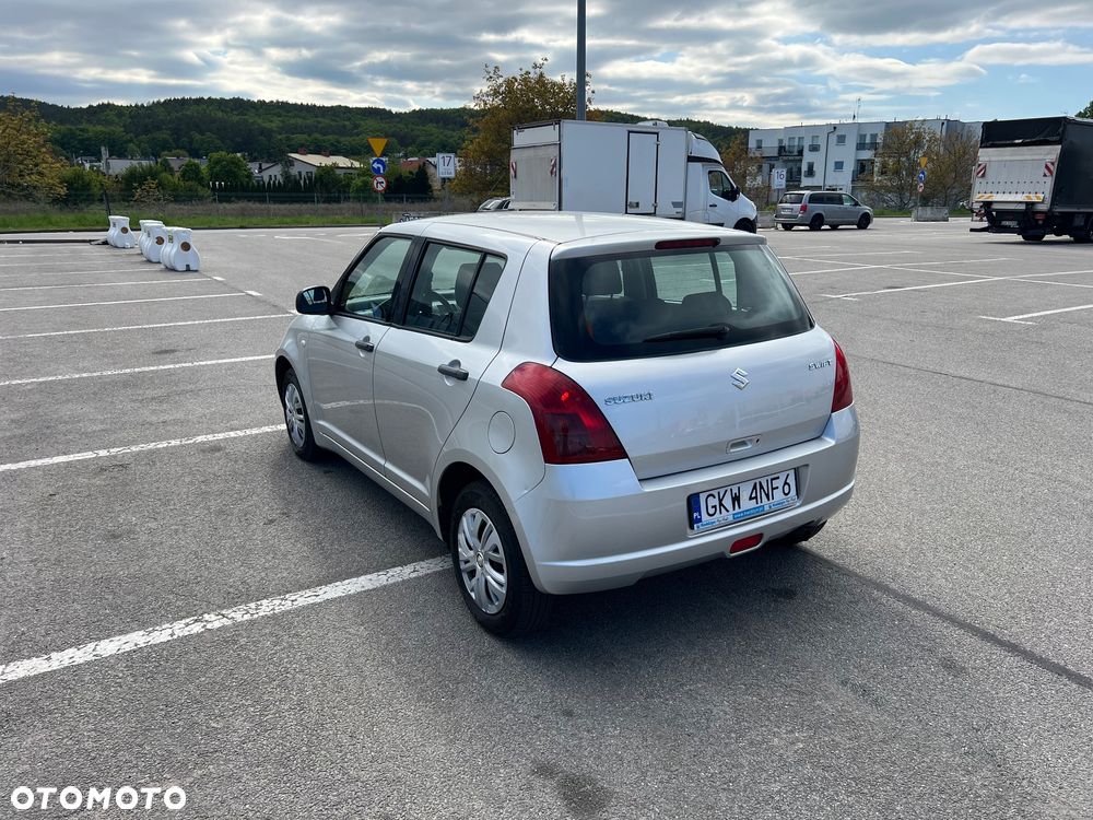 Suzuki Swift 1.3 Club - 6