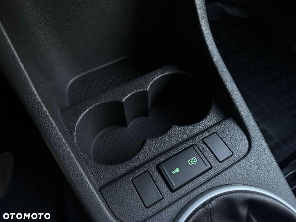 Skoda Fabia 1.2 HTP Ambiente - 28