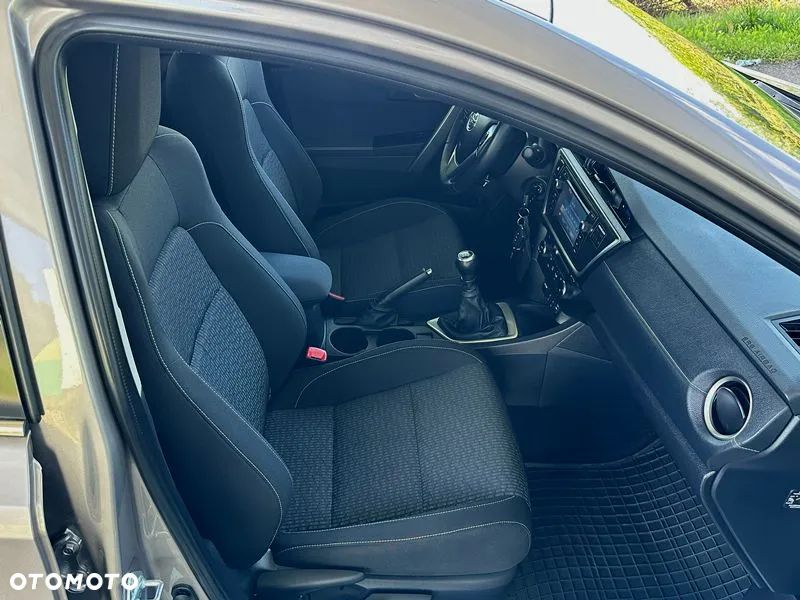 Toyota Auris - 11