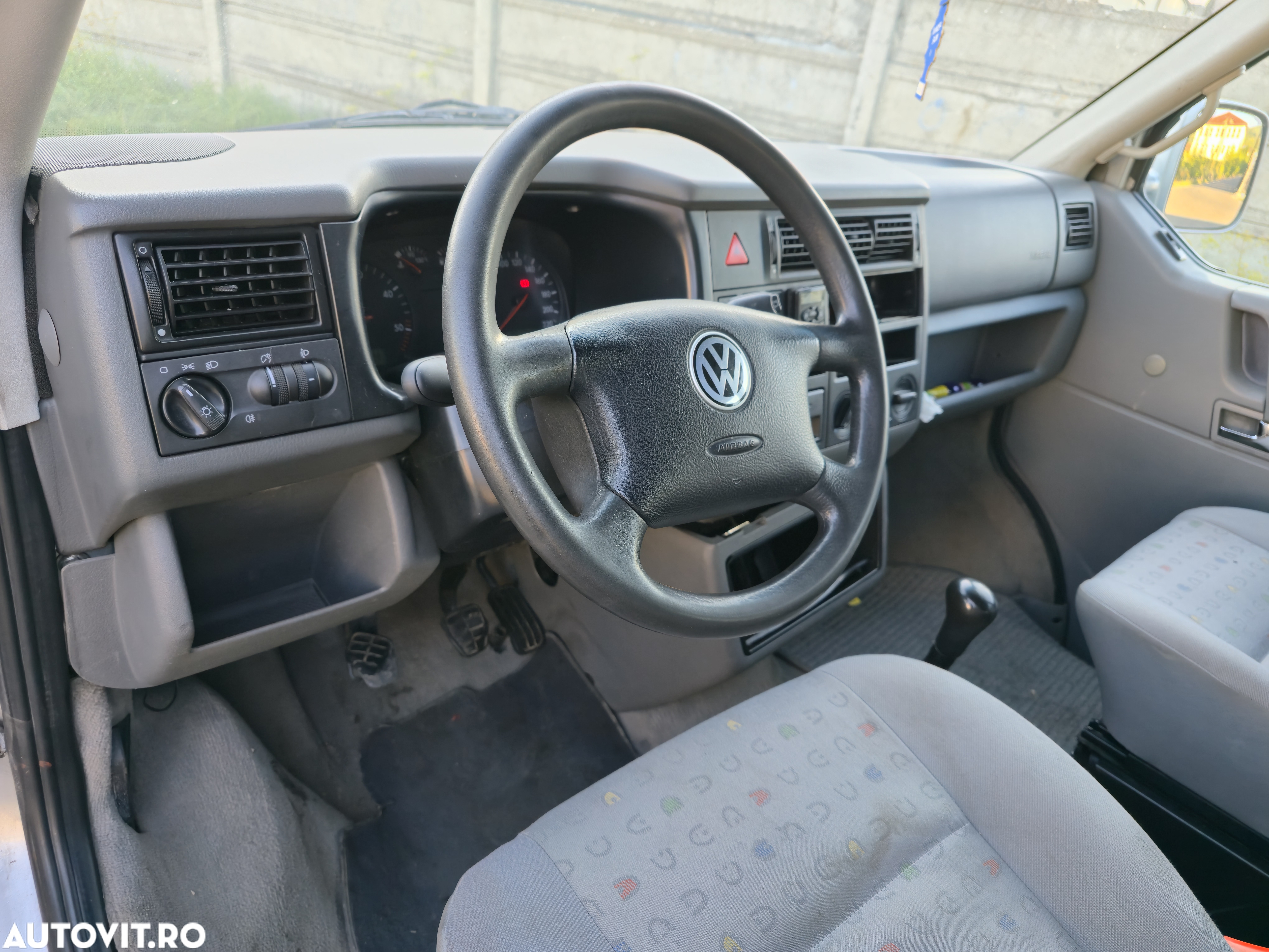 Volkswagen Caravelle - 5