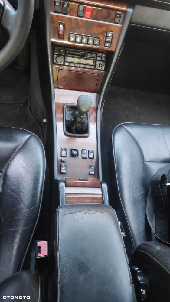 Mercedes-Benz Klasa E 200 - 20