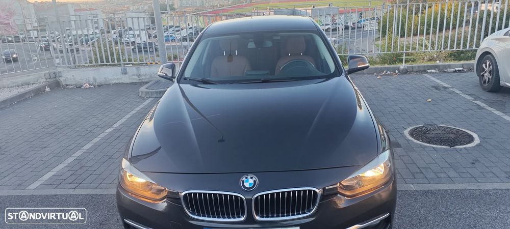 BMW 320 d EfficientDynamics Auto - 12