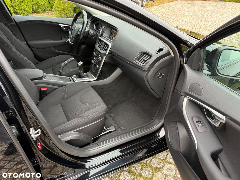 Volvo V40 T2 Momentum - 19