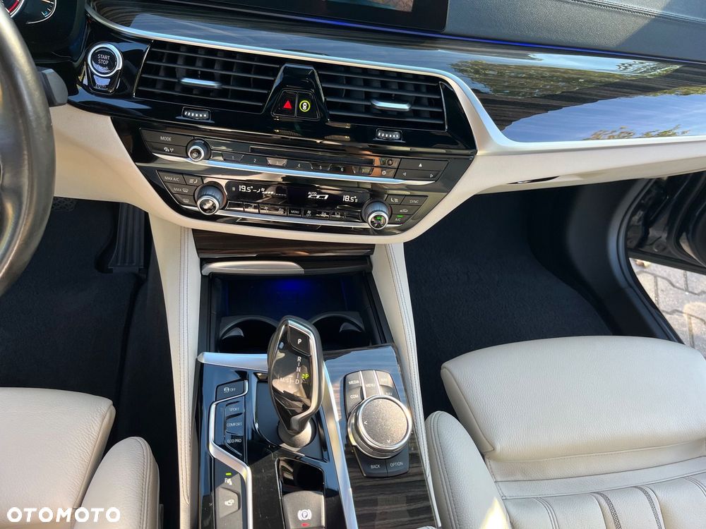 BMW Seria 5 520d xDrive Luxury Line - 26