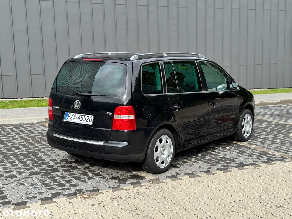 Volkswagen Touran 2.0 TDI Highline - 4