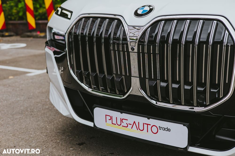 BMW Seria 7 740d xDrive MHEV - 36