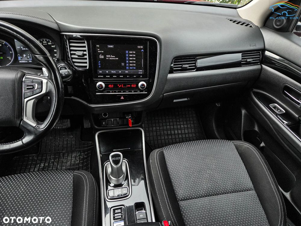 Mitsubishi Outlander 2.4 4WD Plug-In Hybrid Plus - 20