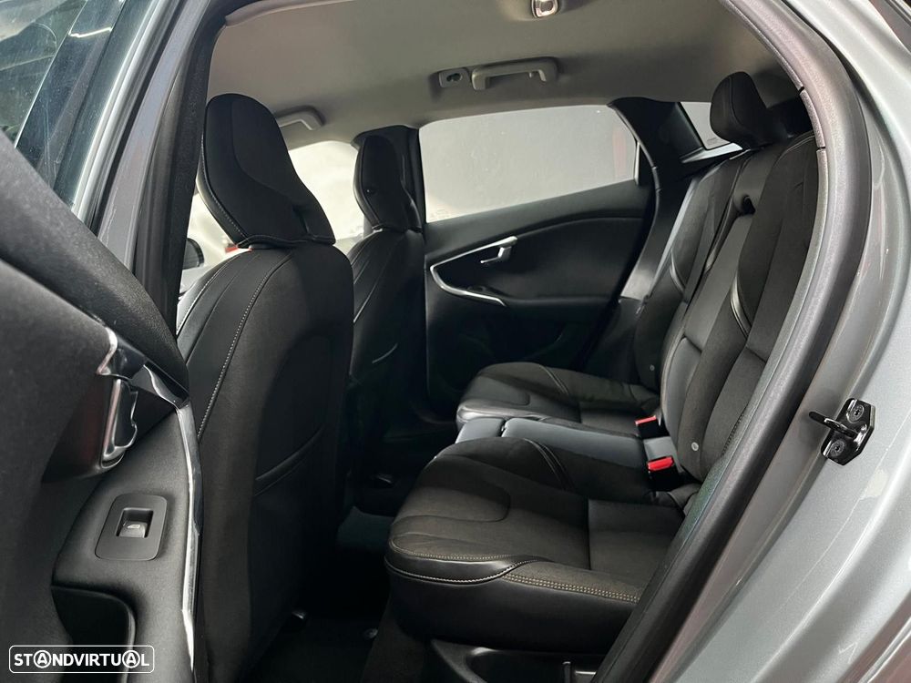 Volvo V40 Cross Country 1.6 D2 Momentum - 16