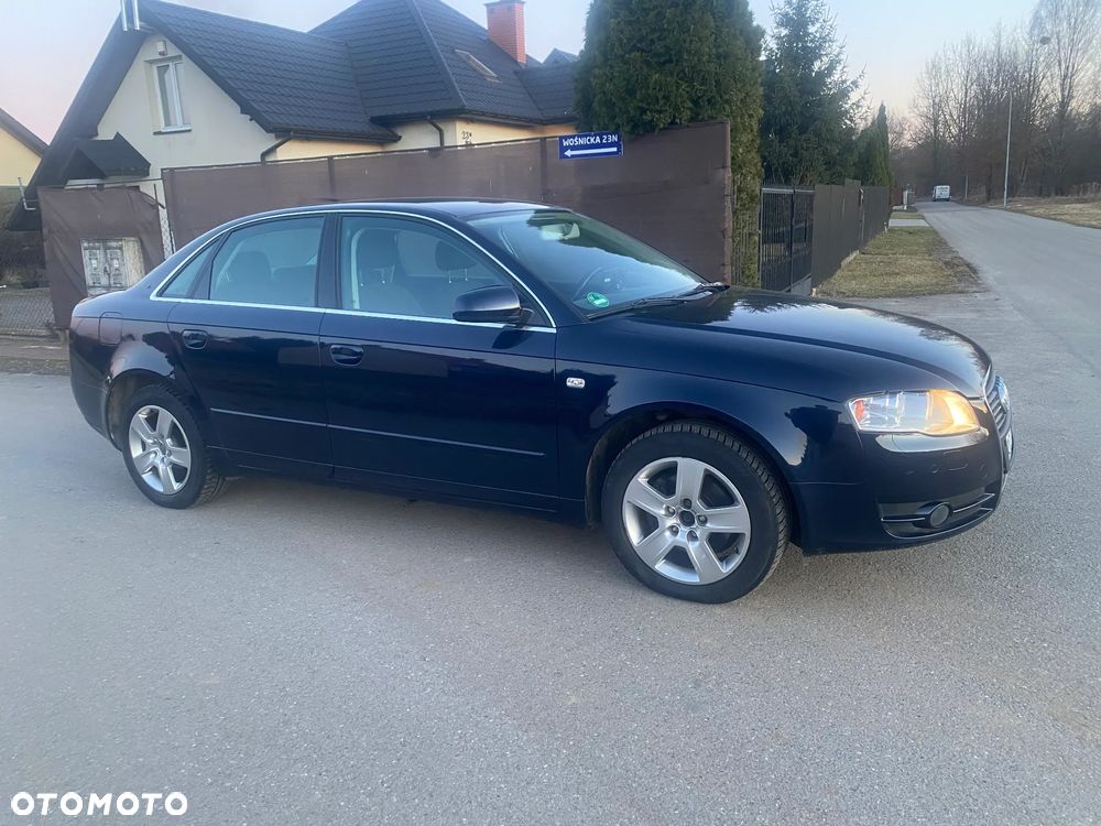 Audi A4 Limousine - 1