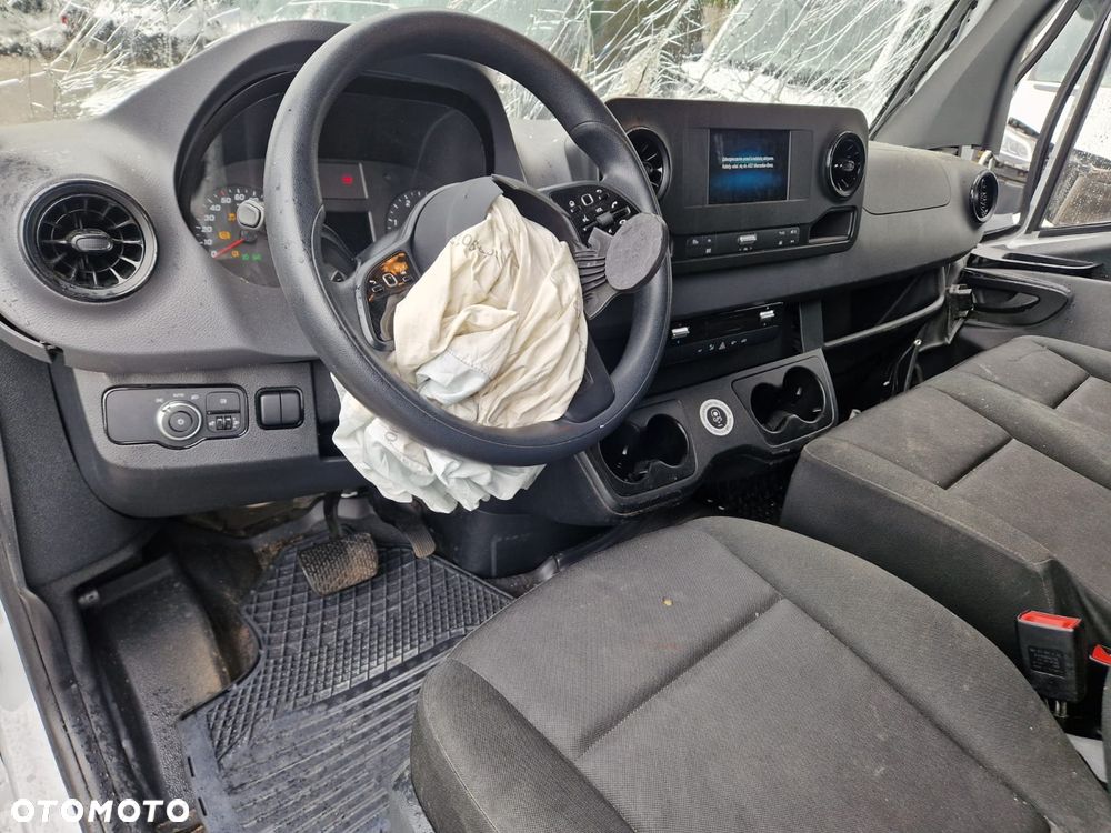 Mercedes-Benz Sprinter - 10