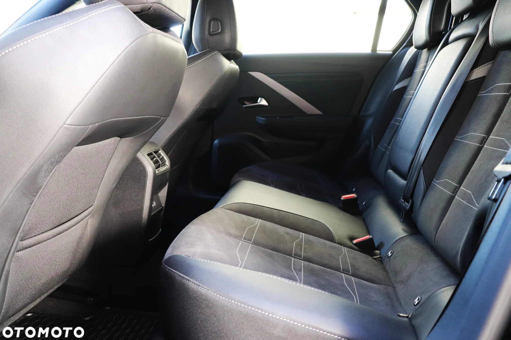 Opel Astra VI 1.2 T GS Line S&S - 20
