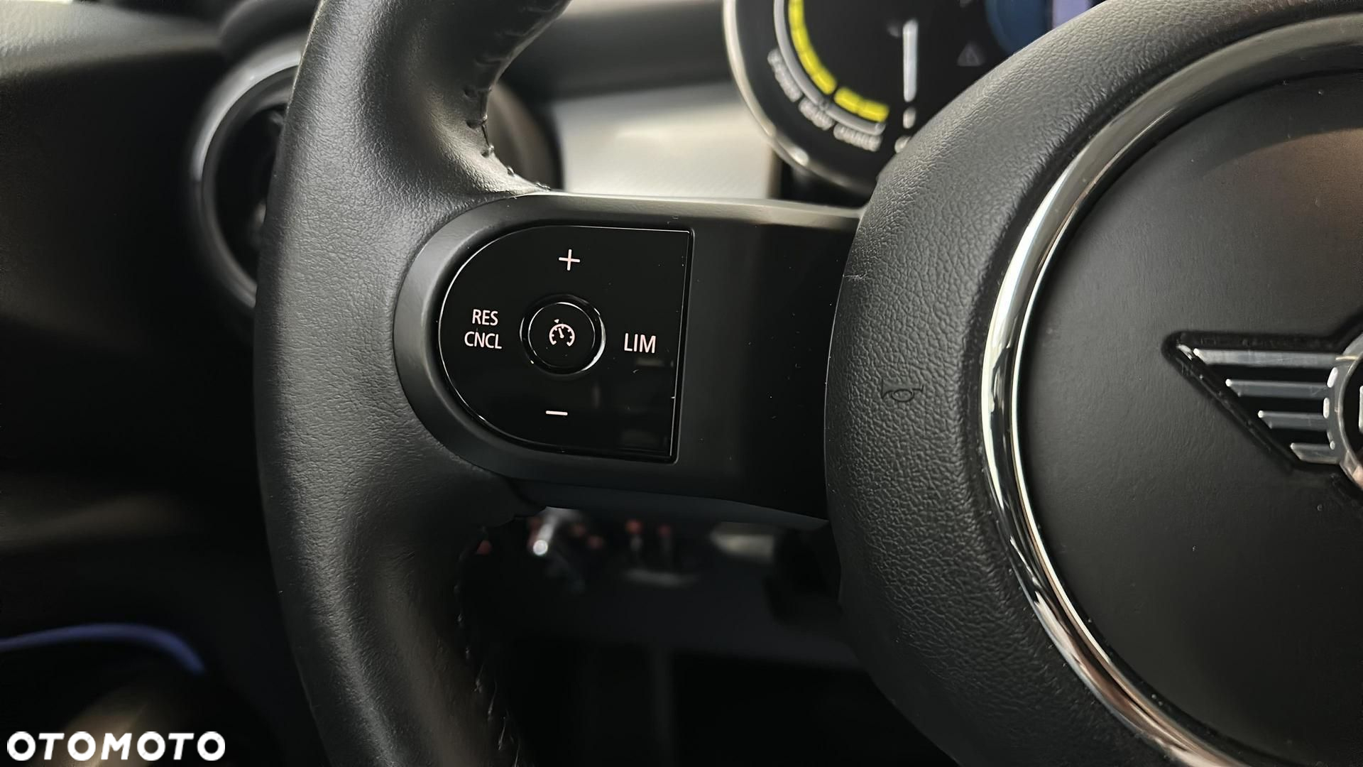 MINI Cooper SE Classic Trim - 22