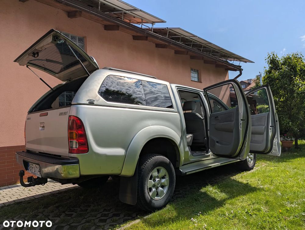 Toyota Hilux 2.5 D-4D SR5 - 12