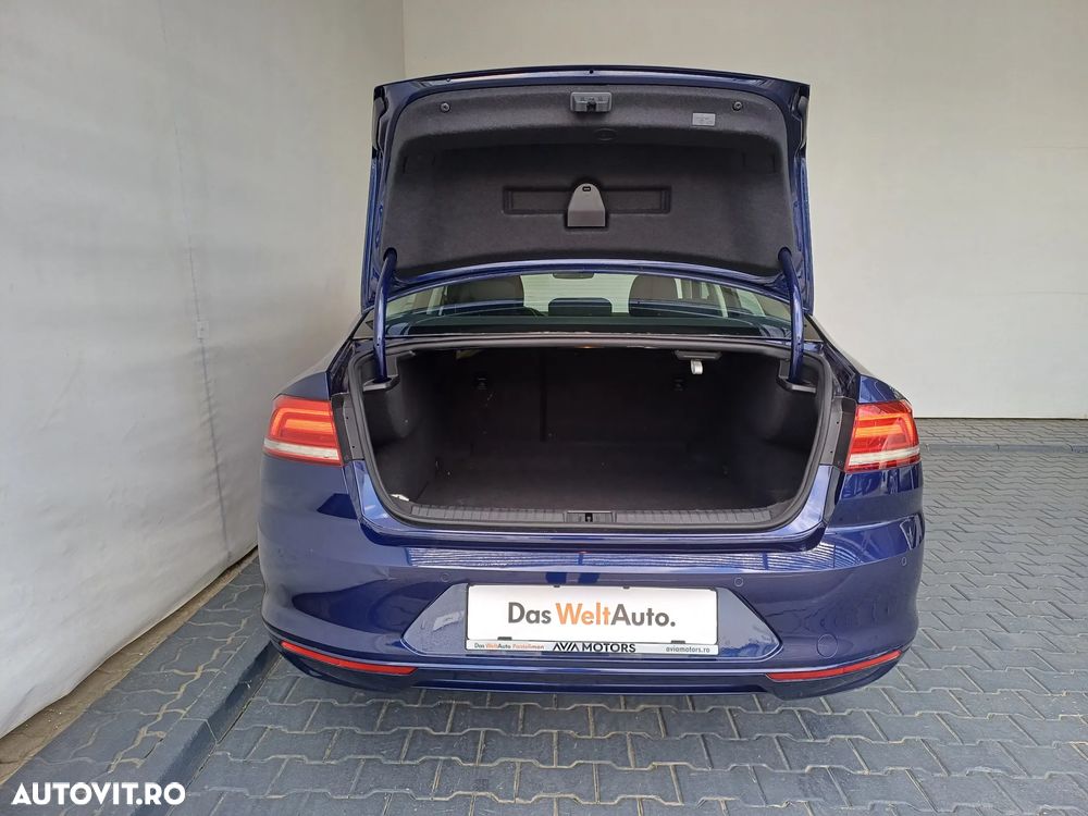 Volkswagen Passat - 27