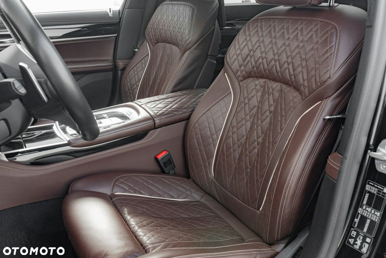 BMW Seria 7 M760Li xDrive - 17