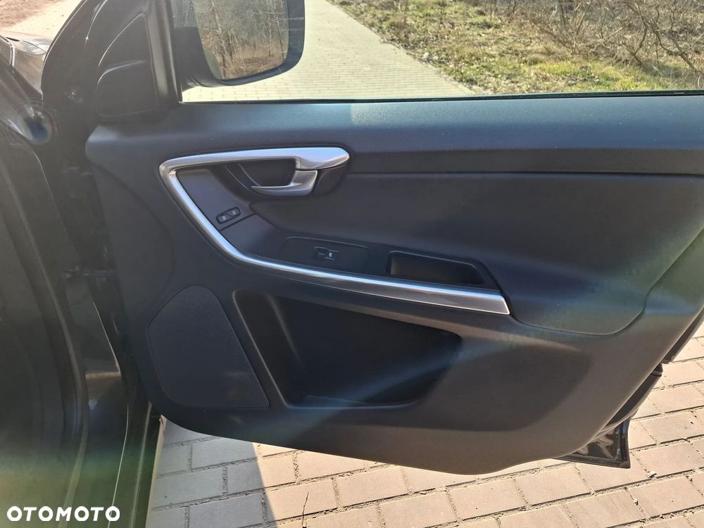 Volvo XC 60 3.2 AWD RDesign - 29