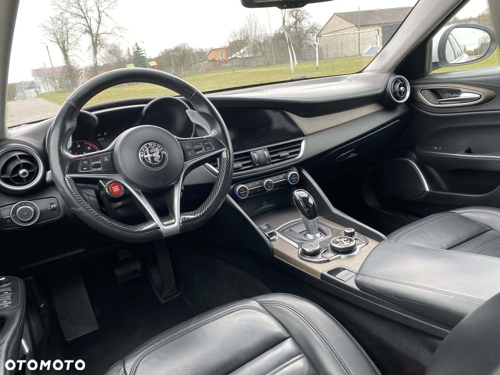 Alfa Romeo Giulia 2.2 AT8 Super - 17