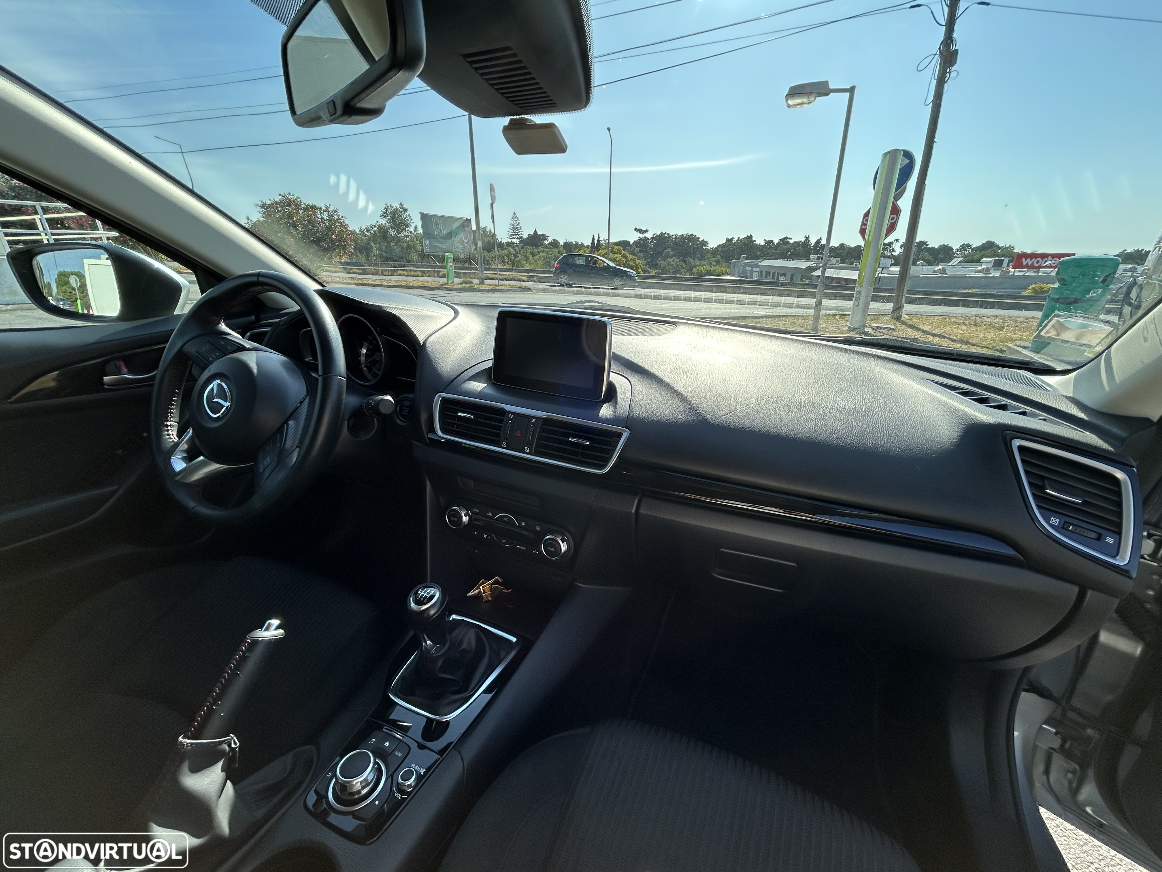 Mazda 3 1.5 Sky-G Evolve HS Navi - 30