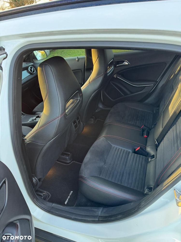 Mercedes-Benz GLA - 17