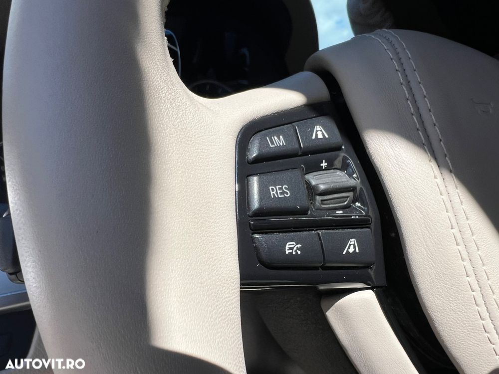 BMW Seria 5 525d xDrive AT - 27